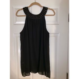 Sleeveless blouse with detailed neckline size XL